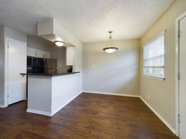 2401 Manor RD 125, Austin, TX 78722