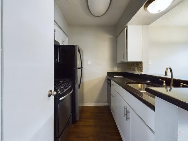2401 Manor RD 125, Austin, TX 78722