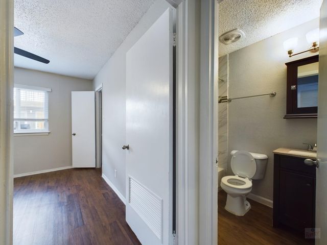 2401 Manor RD 125, Austin, TX 78722