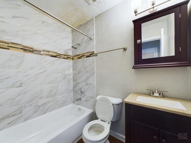 2401 Manor RD 125, Austin, TX 78722