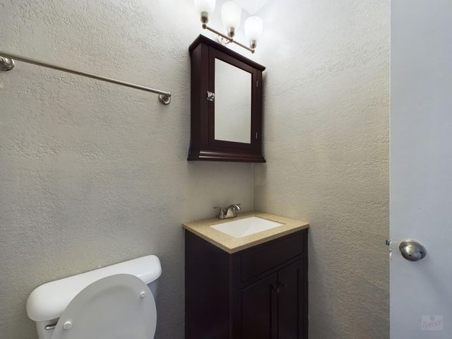 2401 Manor RD 125, Austin, TX 78722