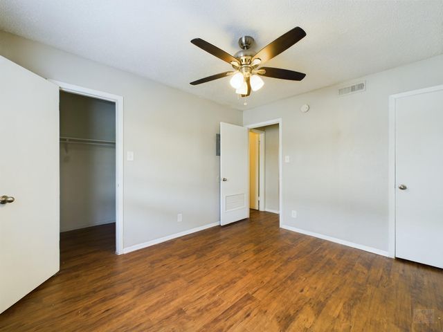 2401 Manor RD 125, Austin, TX 78722