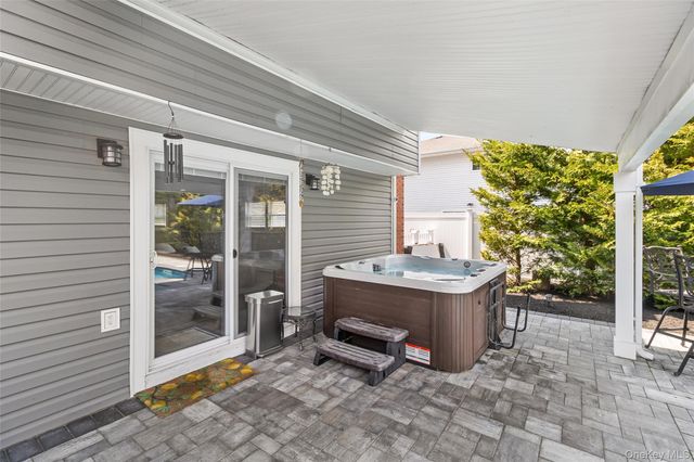 1299 Madison Avenue, West Islip, NY 11795