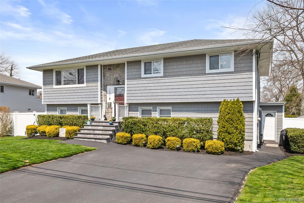 1299 Madison Avenue, West Islip, NY 11795