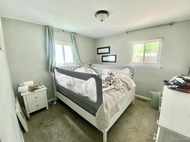 28111 Selkirk Street, Southfield, MI 48076