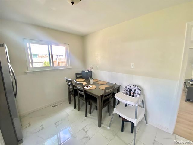 28111 Selkirk Street, Southfield, MI 48076