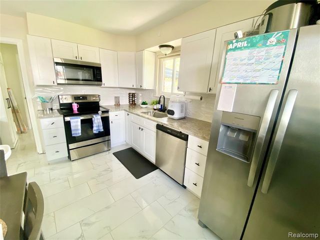 28111 Selkirk Street, Southfield, MI 48076