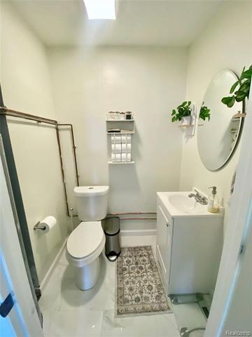 28111 Selkirk Street, Southfield, MI 48076