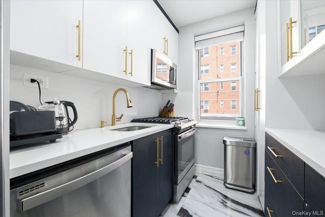 67-66 108th Street D5, Forest Hills, NY 11375