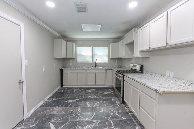 1507 E 11th Place, Big Spring, TX 79720