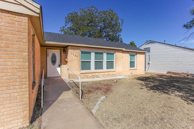 1507 E 11th Place, Big Spring, TX 79720