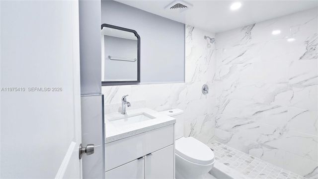 6045 NW 186th St 307, Hialeah, FL 33015