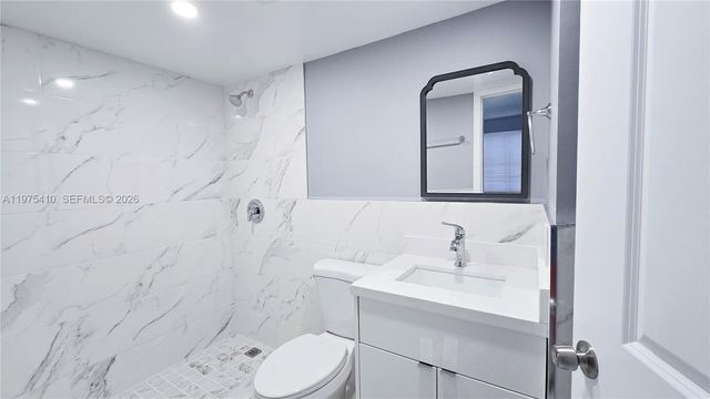 6045 NW 186th St 307, Hialeah, FL 33015