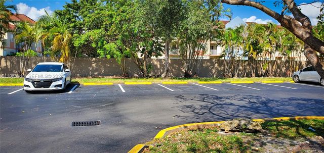 6045 NW 186th St 307, Hialeah, FL 33015