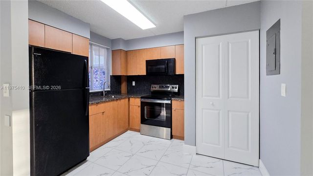 6045 NW 186th St 307, Hialeah, FL 33015