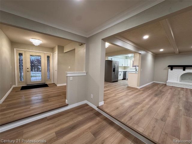 6820 Emerald Shores Drive, Troy, MI 48085