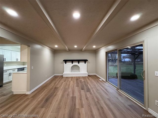 6820 Emerald Shores Drive, Troy, MI 48085