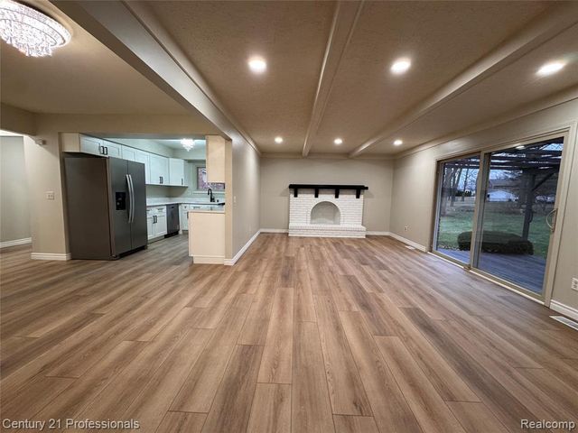 6820 Emerald Shores Drive, Troy, MI 48085