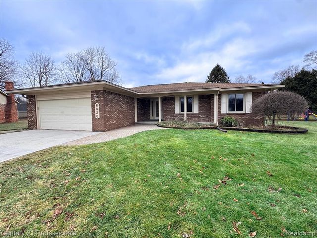 6820 Emerald Shores Drive, Troy, MI 48085