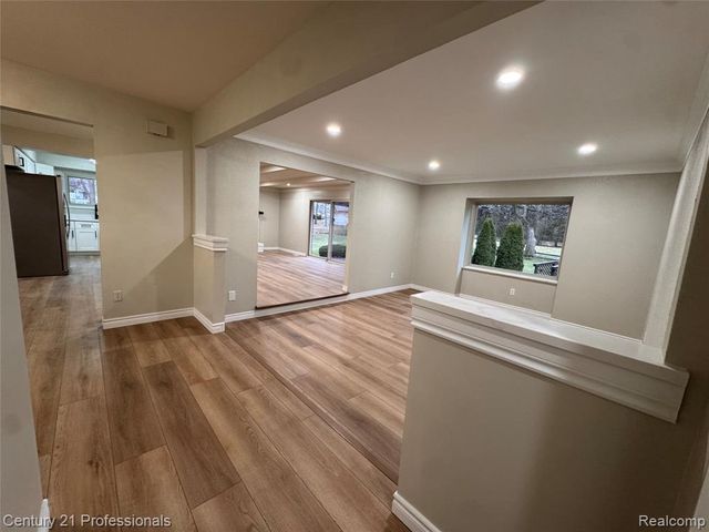 6820 Emerald Shores Drive, Troy, MI 48085