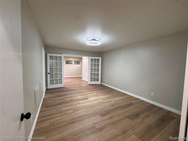 6820 Emerald Shores Drive, Troy, MI 48085