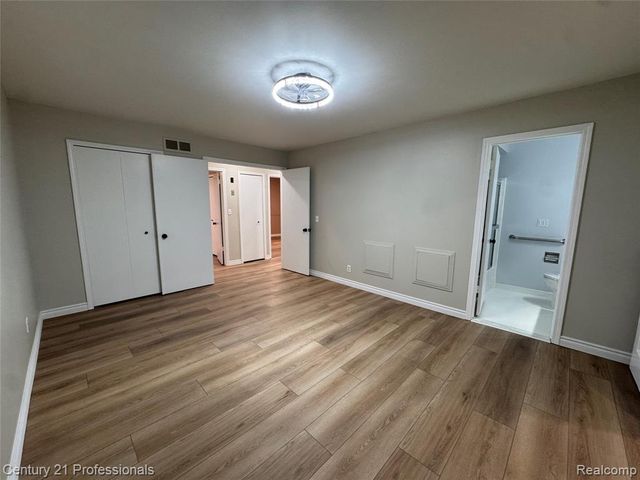 6820 Emerald Shores Drive, Troy, MI 48085