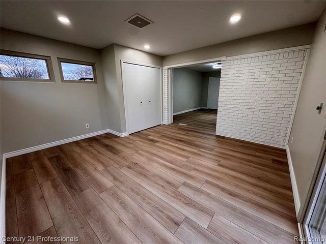 6820 Emerald Shores Drive, Troy, MI 48085