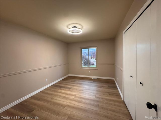 6820 Emerald Shores Drive, Troy, MI 48085