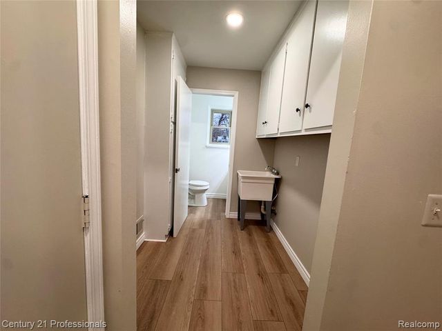 6820 Emerald Shores Drive, Troy, MI 48085