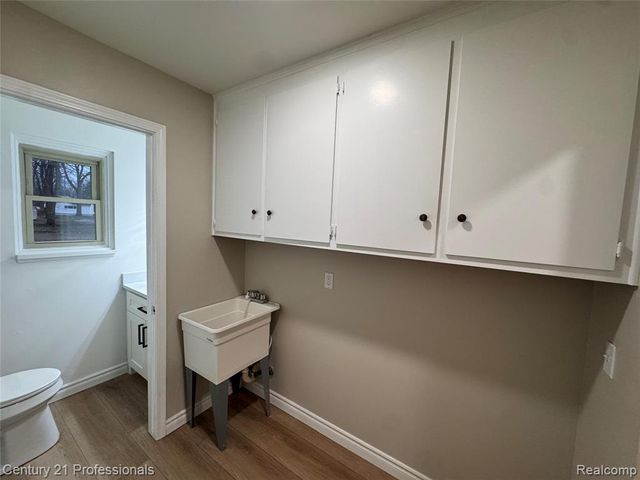 6820 Emerald Shores Drive, Troy, MI 48085