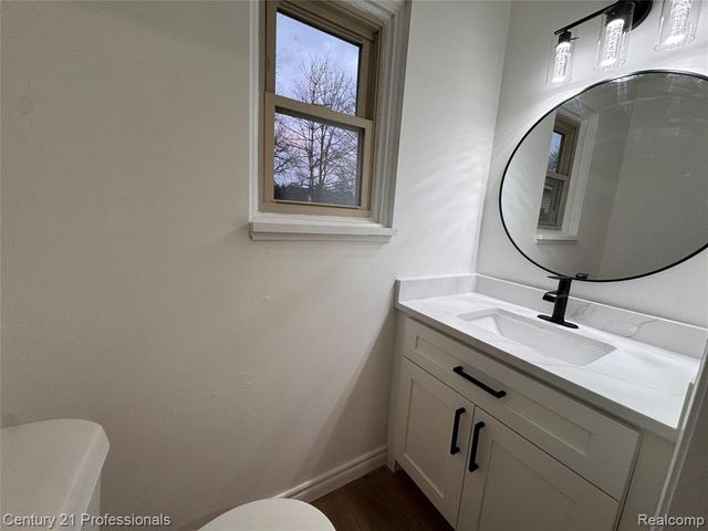 6820 Emerald Shores Drive, Troy, MI 48085