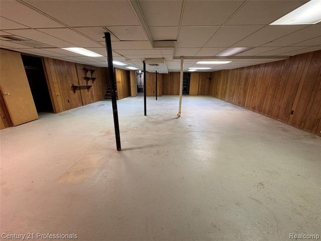 6820 Emerald Shores Drive, Troy, MI 48085