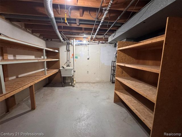 6820 Emerald Shores Drive, Troy, MI 48085