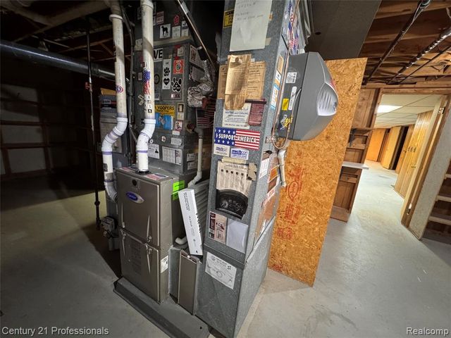 6820 Emerald Shores Drive, Troy, MI 48085