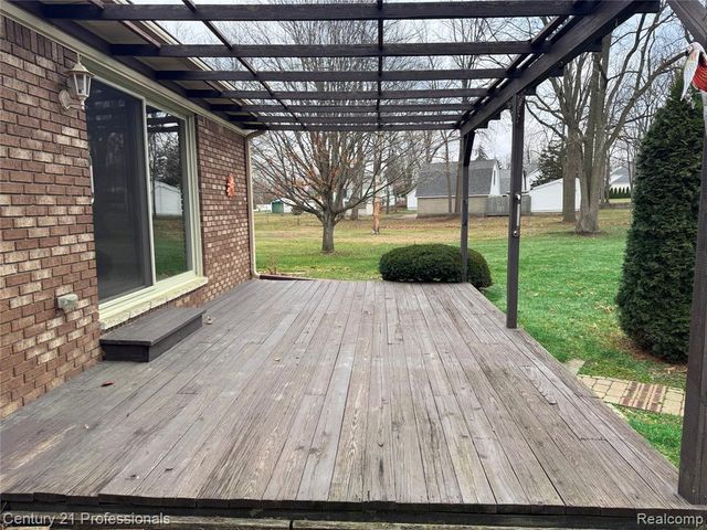 6820 Emerald Shores Drive, Troy, MI 48085