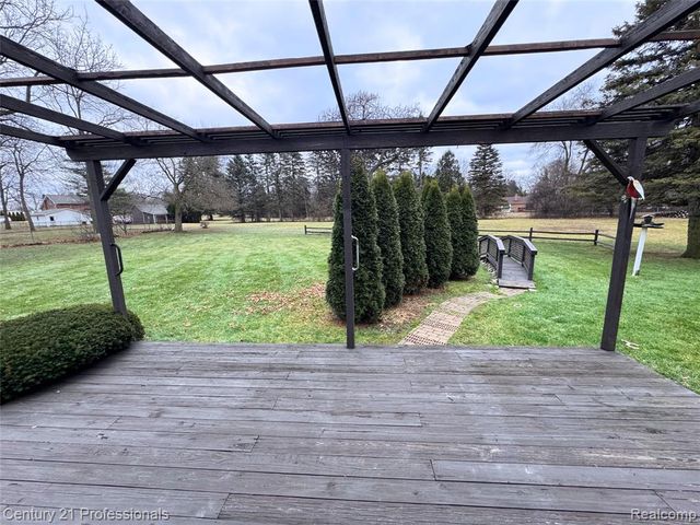 6820 Emerald Shores Drive, Troy, MI 48085