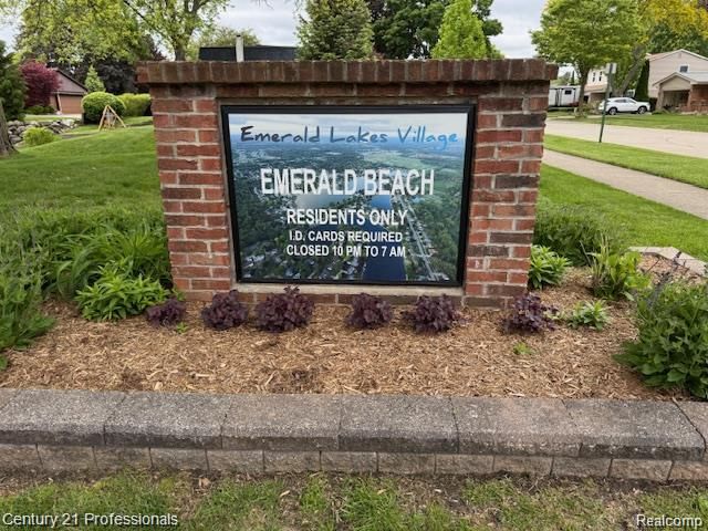 6820 Emerald Shores Drive, Troy, MI 48085