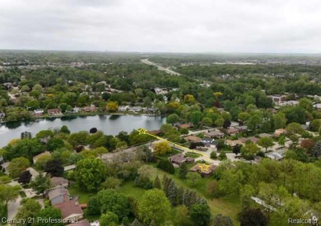 6820 Emerald Shores Drive, Troy, MI 48085