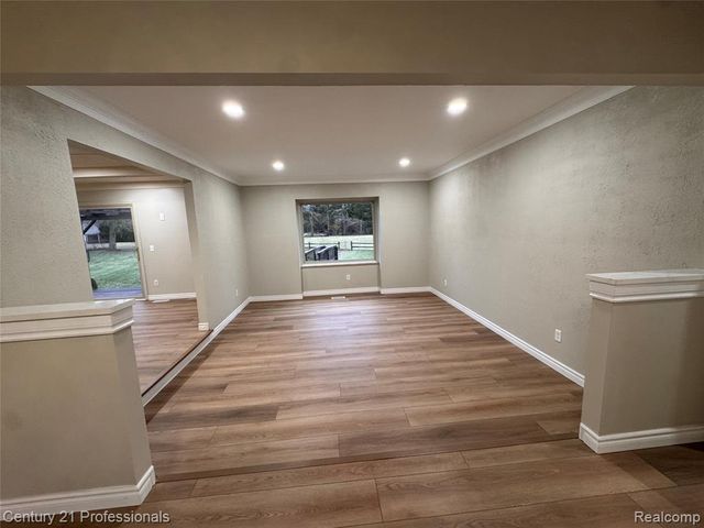 6820 Emerald Shores Drive, Troy, MI 48085