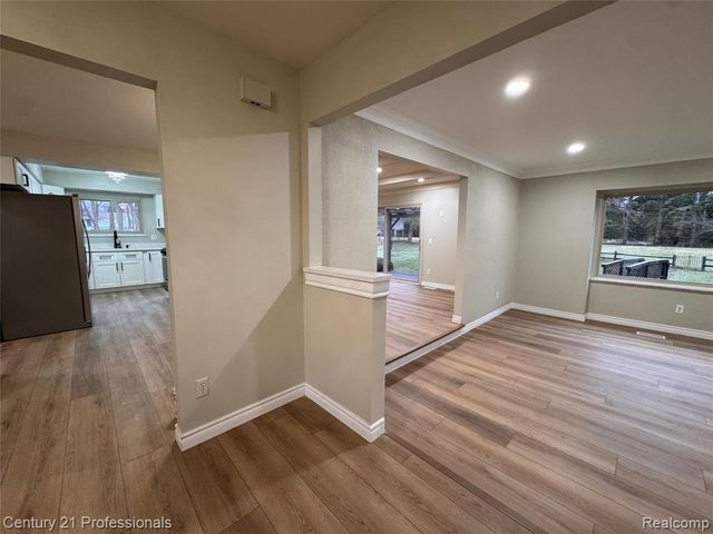 6820 Emerald Shores Drive, Troy, MI 48085