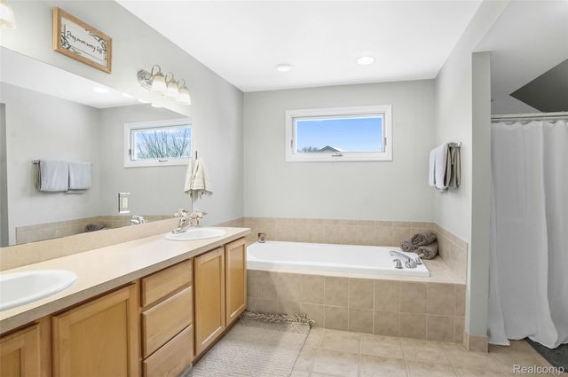 274 Carnoustie Road, Highland Charter Township, MI 48357