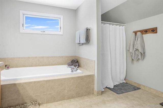 274 Carnoustie Road, Highland Charter Township, MI 48357