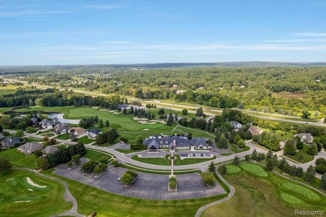 274 Carnoustie Road, Highland Charter Township, MI 48357