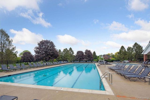 274 Carnoustie Road, Highland Charter Township, MI 48357