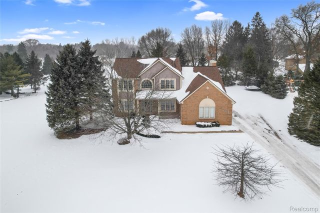 274 Carnoustie Road, Highland Charter Township, MI 48357