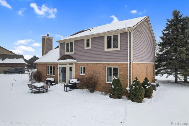 274 Carnoustie Road, Highland Charter Township, MI 48357