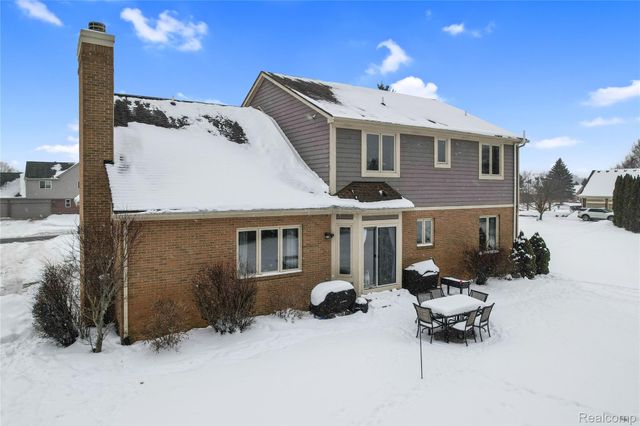 274 Carnoustie Road, Highland Charter Township, MI 48357