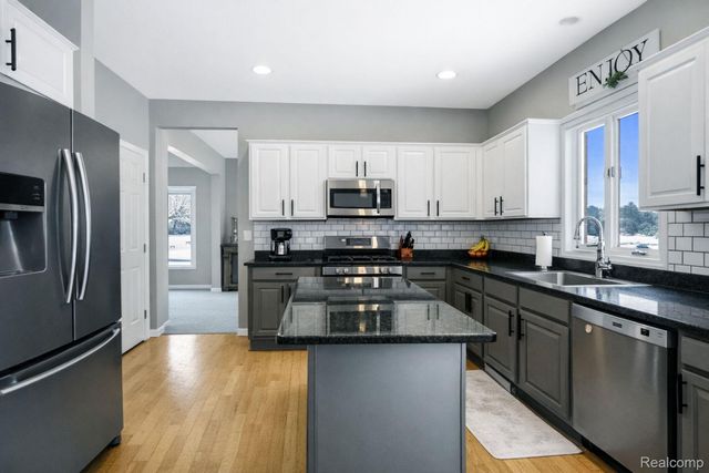 274 Carnoustie Road, Highland Charter Township, MI 48357