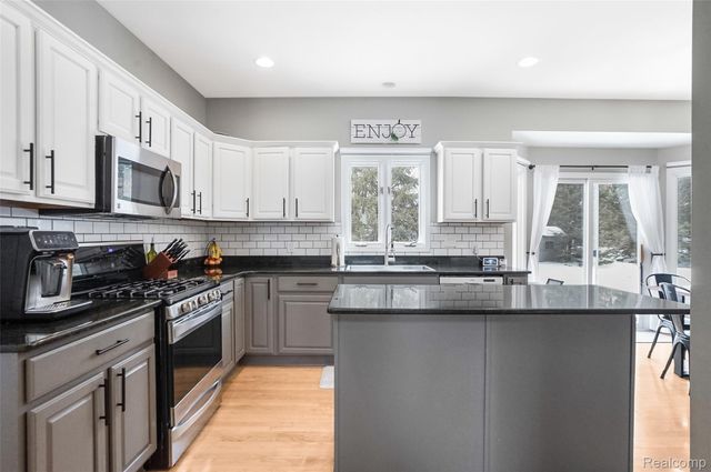 274 Carnoustie Road, Highland Charter Township, MI 48357