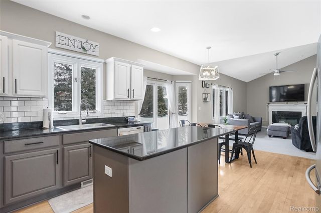 274 Carnoustie Road, Highland Charter Township, MI 48357